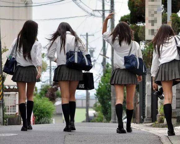 游走在灰色地带的日本“女高中生产业”