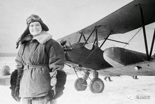 夜空魔女：二战苏联空军第588女子夜航团简史