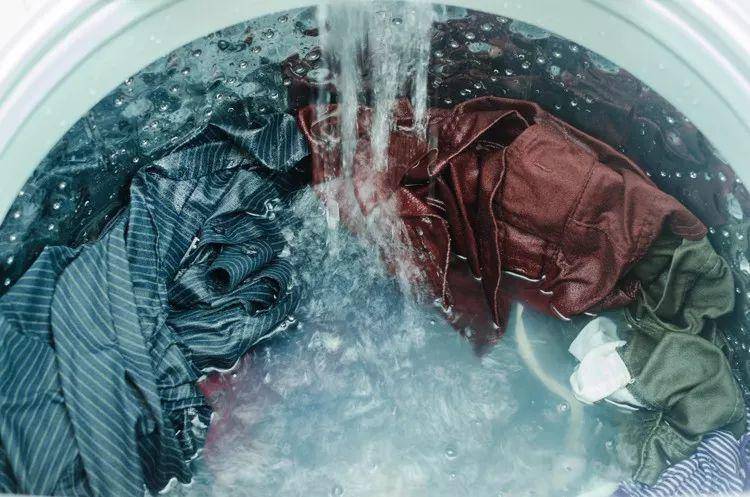 洗衣机比马桶脏530倍，大肠杆菌检出率99％:这样洗衣服，洗了也白洗