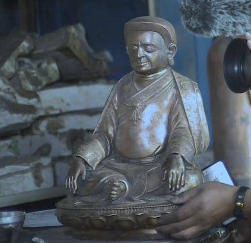 一点铜块造一座佛像，西藏锻佛人的无私修行路