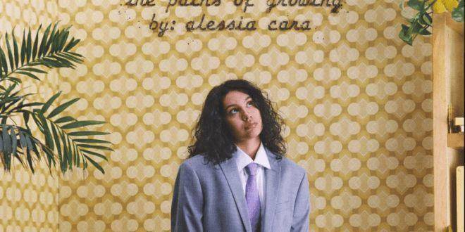 她的外套大了好几码，却没有人比Alessia Cara更懂成长的代价