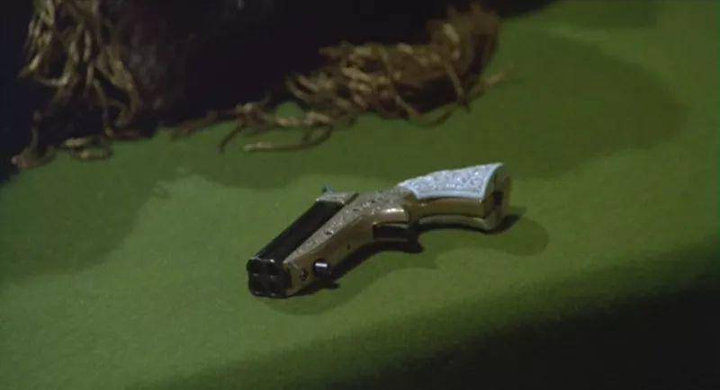 《尼罗河上的惨案》里那把四管小手枪什么来历？
