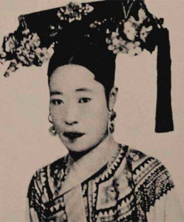 中国最后一个皇太后：生前被呼来唤去，死后被称“女中尧舜”