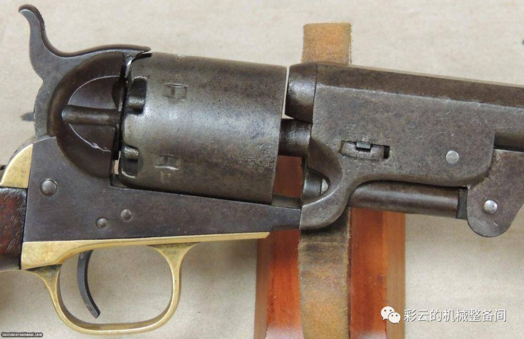 代表美国西部时代的柯尔特陆军单动型转轮手枪