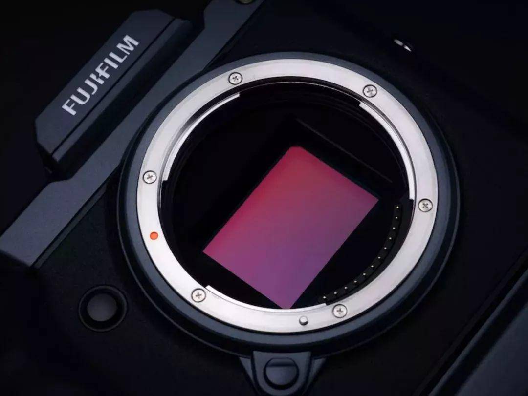 富士GFX100发布 1亿像素中画幅相机只卖7万仍阻止不了相机边缘化