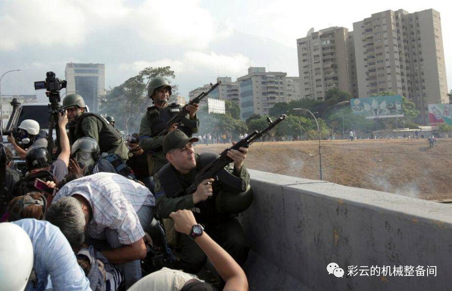 委内瑞拉政变中出现的“怪枪”是什么？