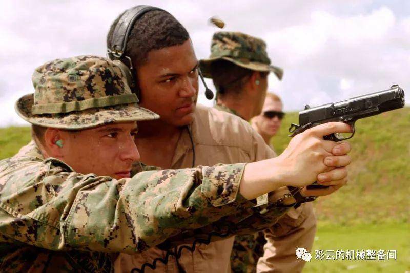 不喜欢M9！美国海军陆战队装备的现代版M1911手枪