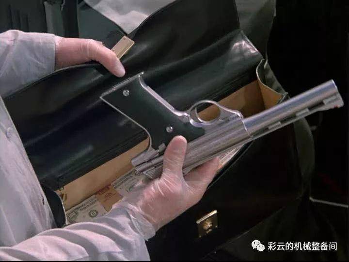 《比弗利山警探II》中出现的“.44英寸自动手枪”是什么来路？