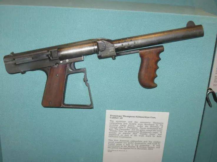 最早的汤姆森冲锋枪，居然是弹带供弹的！