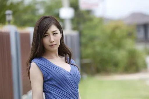 日本AV界探秘：独树一帜的熟女系列