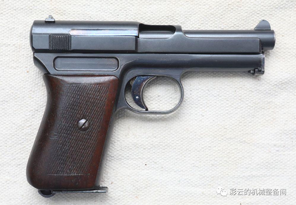 沈世昌的配枪“张嘴蹬”，究竟是哪一型？